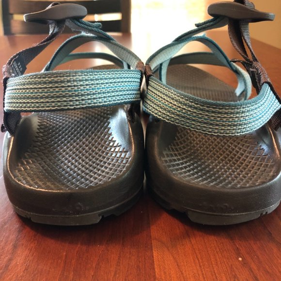 should i get chacos without toe strap